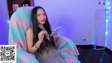 Snapshot of moonlady_ chatting on January 19, 2:47 am MOON online show from January 19, 2:47 am