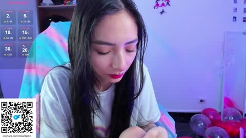 Snapshot of moonlady_ chatting on February 4, 11:27 pm MOON online show from February 4, 11:27 pm