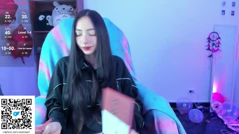 Snapshot of moonlady_ chatting on March 5, 2:46 am MOON online show from March 5, 2:46 am
