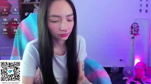 Snapshot of moonlady_ chatting on March 5, 10:12 pm MOON online show from March 5, 10:12 pm