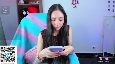 Snapshot of moonlady_ chatting on January 29, 9:07 pm MOON online show from January 29, 9:07 pm