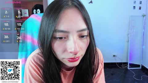 Snapshot of moonlady_ chatting on January 24, 10:19 pm MOON online show from January 24, 10:19 pm