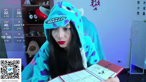 Snapshot of moonlady_ chatting on January 29, 2:40 am MOON online show from January 29, 2:40 am