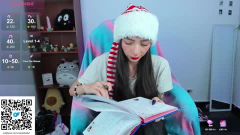Snapshot of moonlady_ chatting on December 15, 9:09 pm MOON online show from December 15, 9:09 pm
