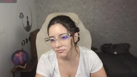 Snapshot of moonwoman_ chatting on February 24, 3:21 am Moon Woman online show from February 24, 3:21 am