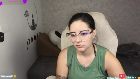 Snapshot of moonwoman_ chatting on February 5, 2:08 am Moon Woman online show from February 5, 2:08 am