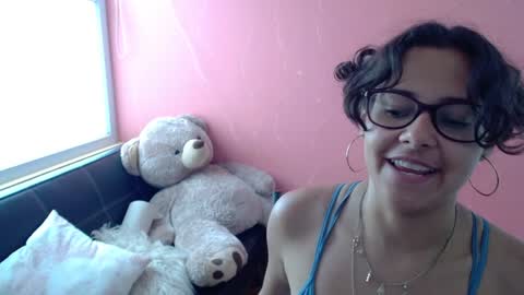 Snapshot of mora_haze chatting on February 5, 7:31 pm Mora Haze 3 online show from February 5, 7:31 pm