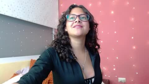 Snapshot of mora_haze chatting on January 4, 12:16 am Mora Haze 3 online show from January 4, 12:16 am