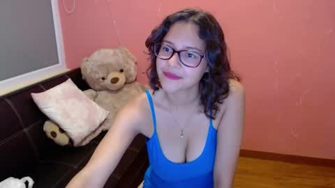 Snapshot of mora_haze chatting on February 27, 7:01 am Mora Haze 3 online show from February 27, 7:01 am