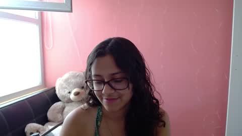 Snapshot of mora_haze chatting on February 25, 7:16 pm Mora Haze 3 online show from February 25, 7:16 pm
