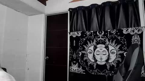 Snapshot of morganmoon1 chatting on October 18, 11:17 pm Morgan Moon online show from October 18, 11:17 pm