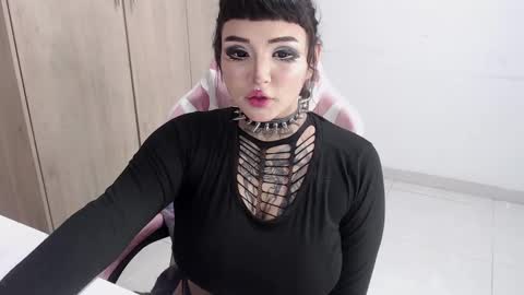 Snapshot of morganmoon1 chatting on February 25, 5:41 am Morgan Moon online show from February 25, 5:41 am