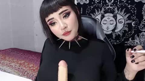 Snapshot of morganmoon1 chatting on October 28, 11:09 pm Morgan Moon online show from October 28, 11:09 pm