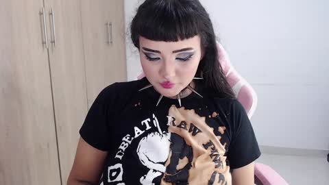 Snapshot of morganmoon1 chatting on December 8, 4:04 am Morgan Moon online show from December 8, 4:04 am