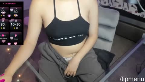 moxieXfoxie online show from March 8, 8:40 am