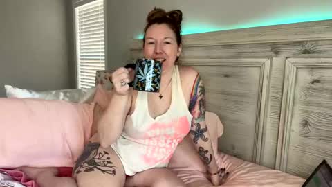 mrsbeachbumm online show from February 23, 3:34 pm