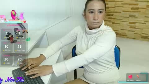 Snapshot of mrskatty chatting on October 16, 9:01 am Tell me Katty online show from October 16, 9:01 am