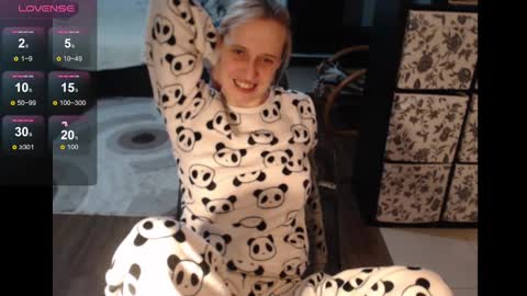 Snapshot of mrsluck chatting on January 17, 6:12 pm Sasha online show from January 17, 6:12 pm