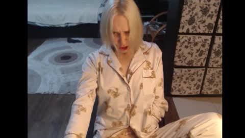 Snapshot of mrsluck chatting on October 20, 5:49 pm Sasha online show from October 20, 5:49 pm