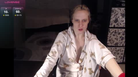 Snapshot of mrsluck chatting on February 20, 2:51 am Sasha online show from February 20, 2:51 am