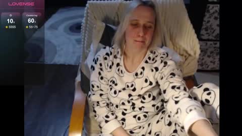 Snapshot of mrsluck chatting on January 5, 6:13 pm Sasha online show from January 5, 6:13 pm