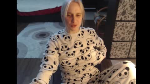 Snapshot of mrsluck chatting on October 2, 7:41 pm Sasha online show from October 2, 7:41 pm