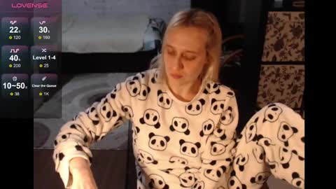 Snapshot of mrsluck chatting on January 1, 8:04 pm Sasha online show from January 1, 8:04 pm