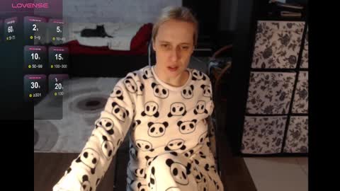 Snapshot of mrsluck chatting on March 2, 1:20 pm Sasha online show from March 2, 1:20 pm