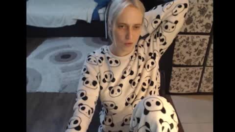 Snapshot of mrsluck chatting on October 27, 6:35 pm Sasha online show from October 27, 6:35 pm