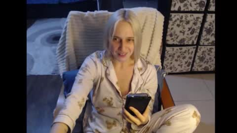 Snapshot of mrsluck chatting on October 26, 6:25 pm Sasha online show from October 26, 6:25 pm