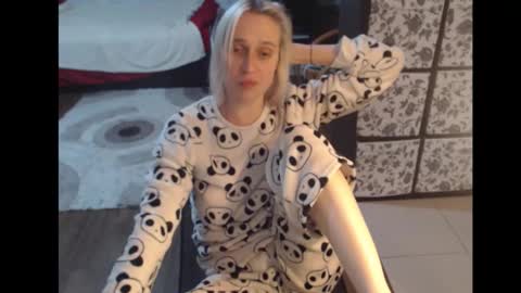 Snapshot of mrsluck chatting on September 21, 7:07 am Sasha online show from September 21, 7:07 am