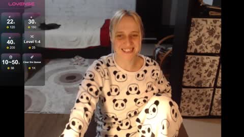 Snapshot of mrsluck chatting on March 1, 2:44 pm Sasha online show from March 1, 2:44 pm