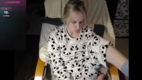 Snapshot of mrsluck chatting on January 3, 1:59 am Sasha online show from January 3, 1:59 am