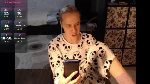 Snapshot of mrsluck chatting on December 9, 1:40 am Sasha online show from December 9, 1:40 am