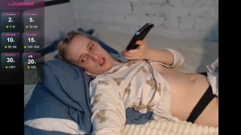 Snapshot of mrsluck chatting on December 21, 6:41 am Sasha online show from December 21, 6:41 am