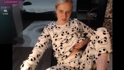 Snapshot of mrsluck chatting on December 2, 3:34 pm Sasha online show from December 2, 3:34 pm