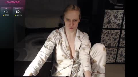 Snapshot of mrsluck chatting on February 17, 1:47 am Sasha online show from February 17, 1:47 am