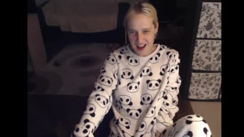 Snapshot of mrsluck chatting on September 14, 11:35 pm Sasha online show from September 14, 11:35 pm