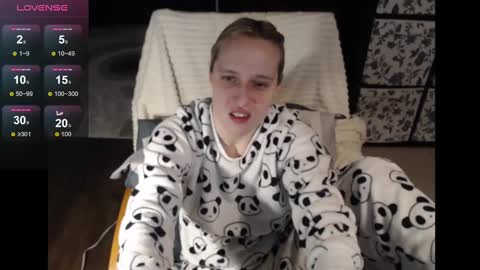 Snapshot of mrsluck chatting on January 8, 1:11 am Sasha online show from January 8, 1:11 am