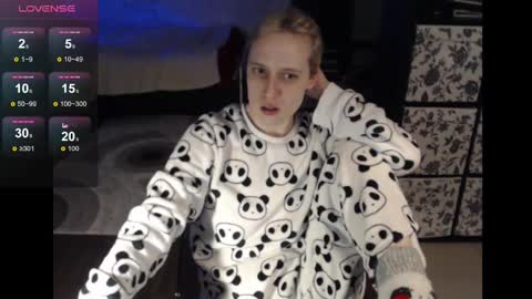 Snapshot of mrsluck chatting on March 3, 3:27 am Sasha online show from March 3, 3:27 am