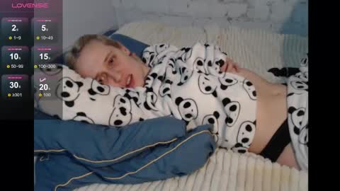 Snapshot of mrsluck chatting on December 16, 6:49 pm Sasha online show from December 16, 6:49 pm