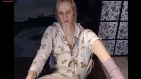 Snapshot of mrsluck chatting on February 8, 6:22 am Sasha online show from February 8, 6:22 am