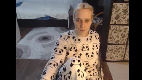 Snapshot of mrsluck chatting on October 31, 6:12 pm Sasha online show from October 31, 6:12 pm