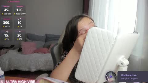 Snapshot of ms_allison chatting on March 1, 10:24 am Allison online show from March 1, 10:24 am