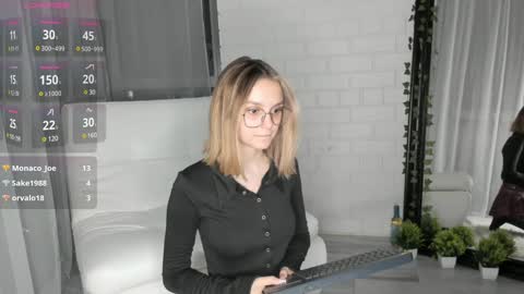 Snapshot of ms_elizabethqueen chatting on December 4, 3:21 pm Elizabeth online show from December 4, 3:21 pm