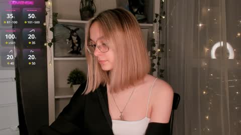 Snapshot of ms_elizabethqueen chatting on January 18, 3:49 pm Elizabeth online show from January 18, 3:49 pm