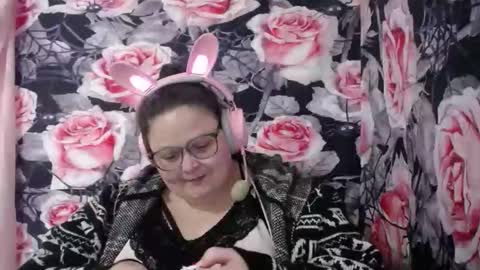 Snapshot of mscamirose15 chatting on October 23, 8:37 pm Ms. Cami Rose online show from October 23, 8:37 pm