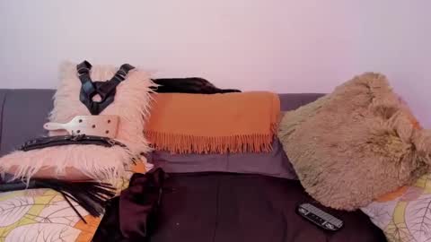 Snapshot of msjustine4u chatting on December 12, 7:48 pm Miss Justine online show from December 12, 7:48 pm