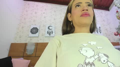 Snapshot of mssburbuja chatting on December 4, 3:04 am Manuela online show from December 4, 3:04 am