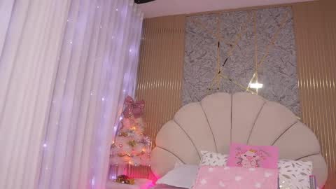 Manuela  online show from December 5, 3:28 am